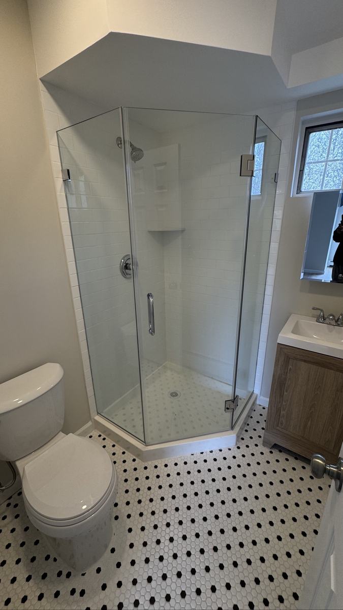 Frameless neo-angle shower enclosure with chrome hardware
